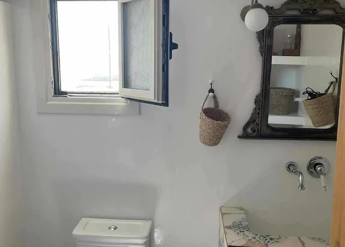 Myrtia , Traditional House Kímolos