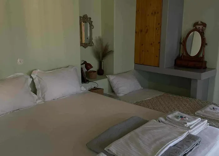 Semesterbostad Myrtia , Traditional House